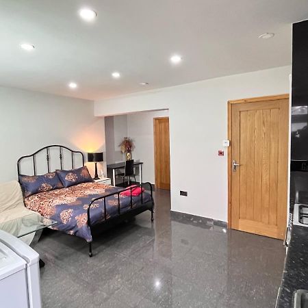 Full Studio Near Heathrow Airport & London Hayes (Greater London) Exterior foto