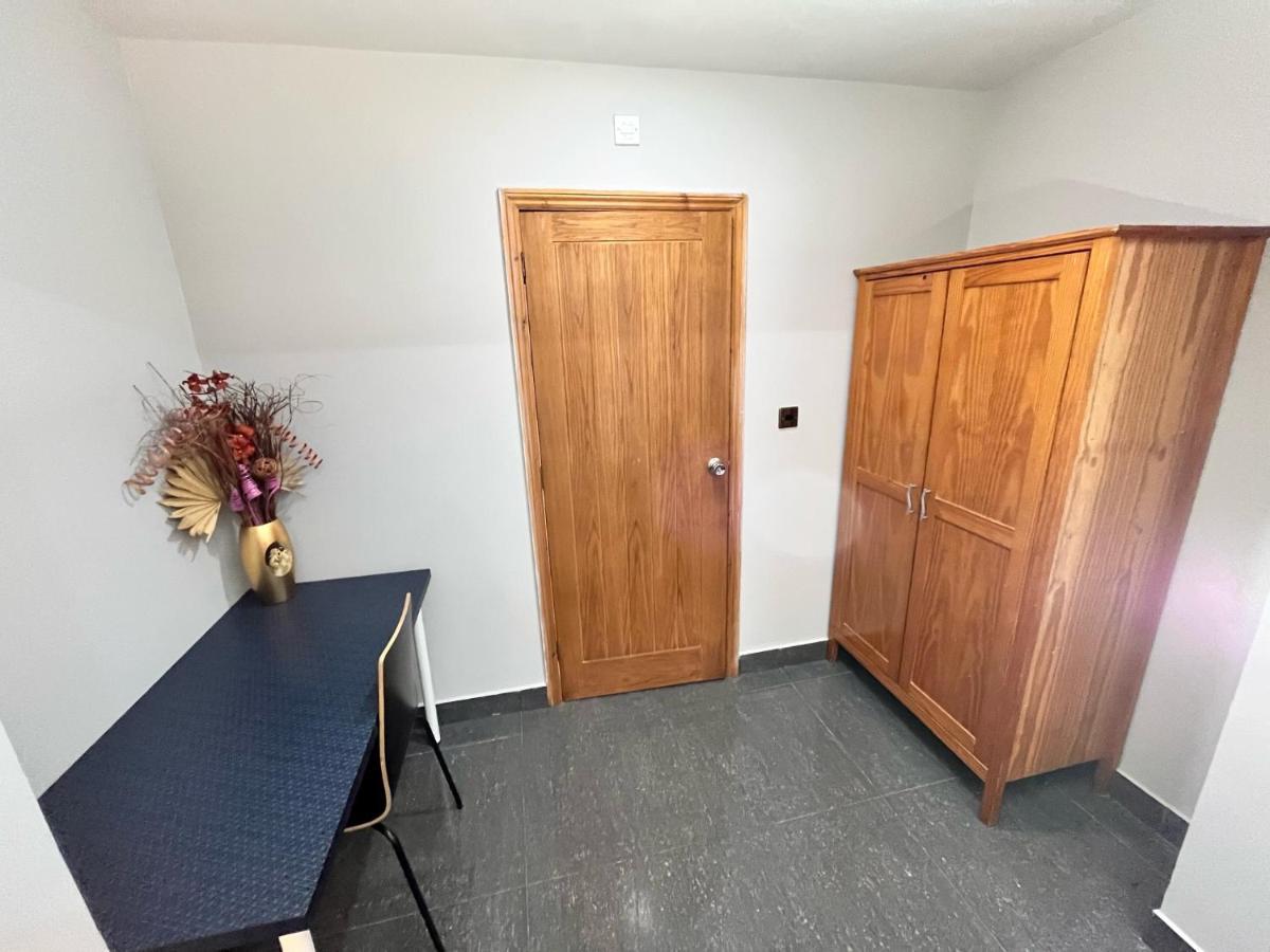 Full Studio Near Heathrow Airport & London Apartamento Hayes  Exterior foto