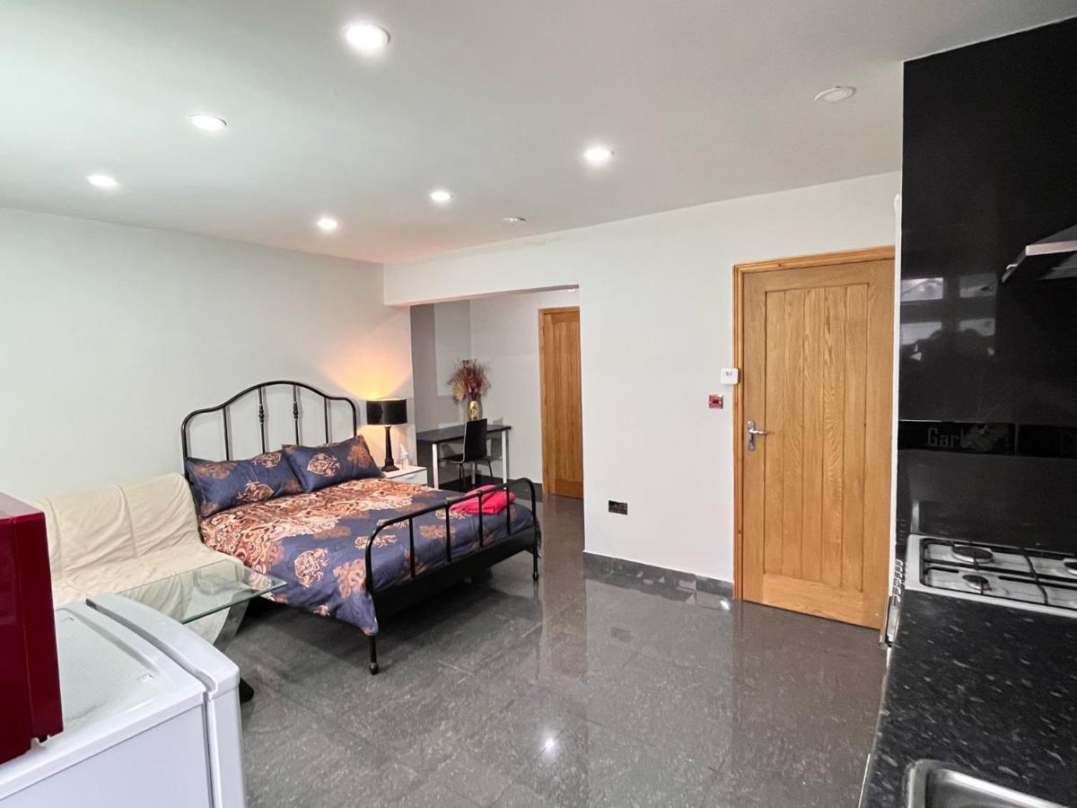 Full Studio Near Heathrow Airport & London Hayes (Greater London) Exterior foto