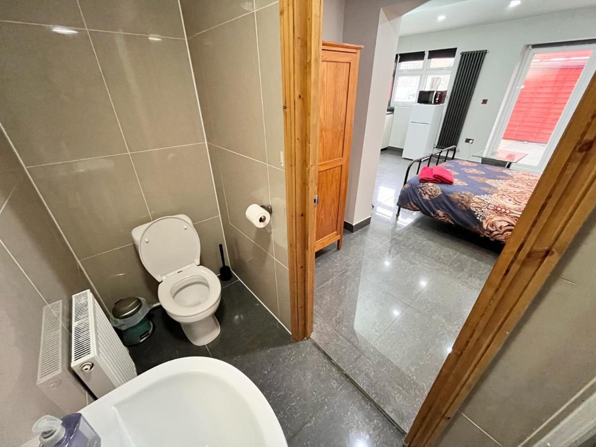 Full Studio Near Heathrow Airport & London Apartamento Hayes  Exterior foto